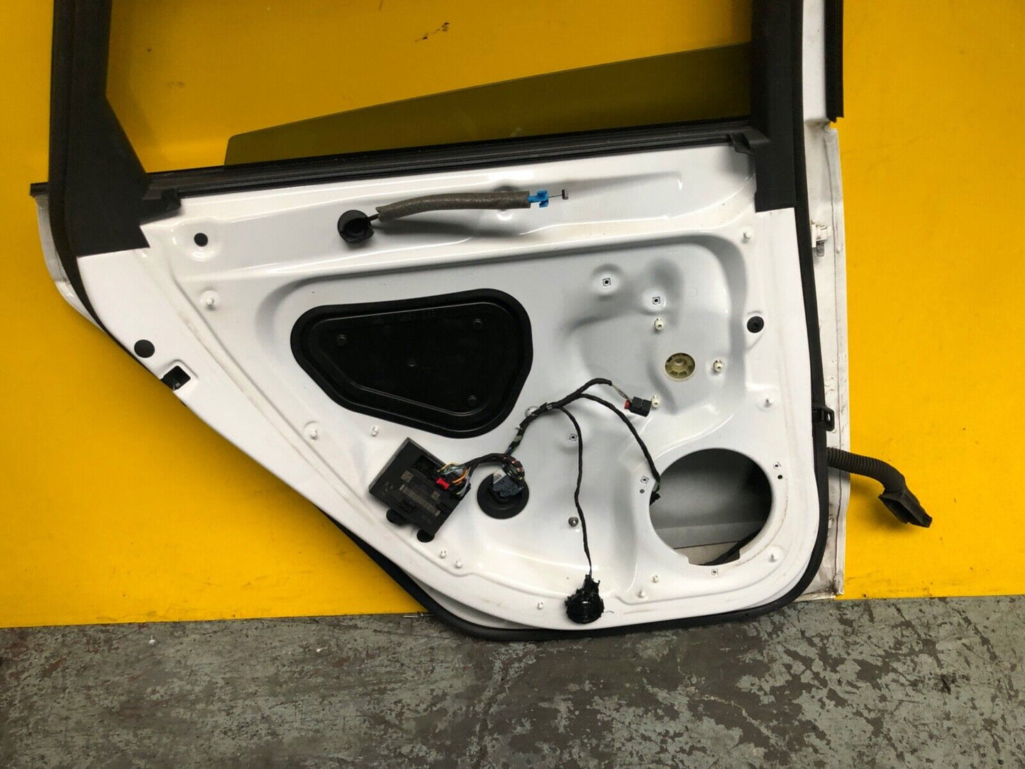 AUDI A3 8V MK3 DOOR PASSENGER SIDE REAR LEFT WITH GLASS IN WHITE