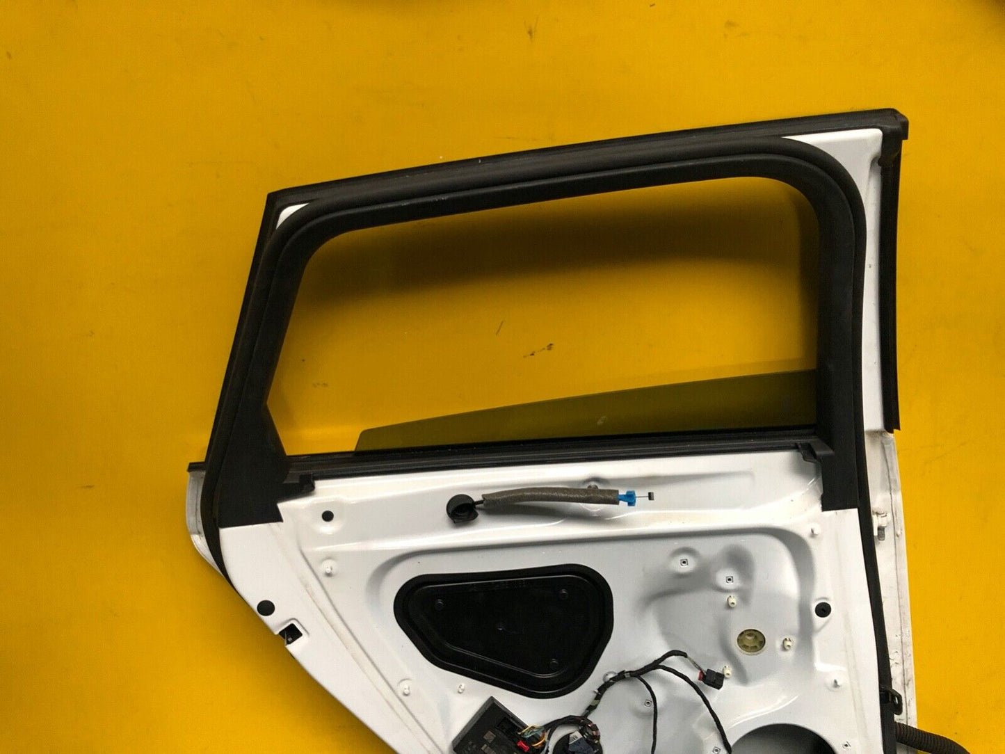 AUDI A3 8V MK3 DOOR PASSENGER SIDE REAR LEFT WITH GLASS IN WHITE