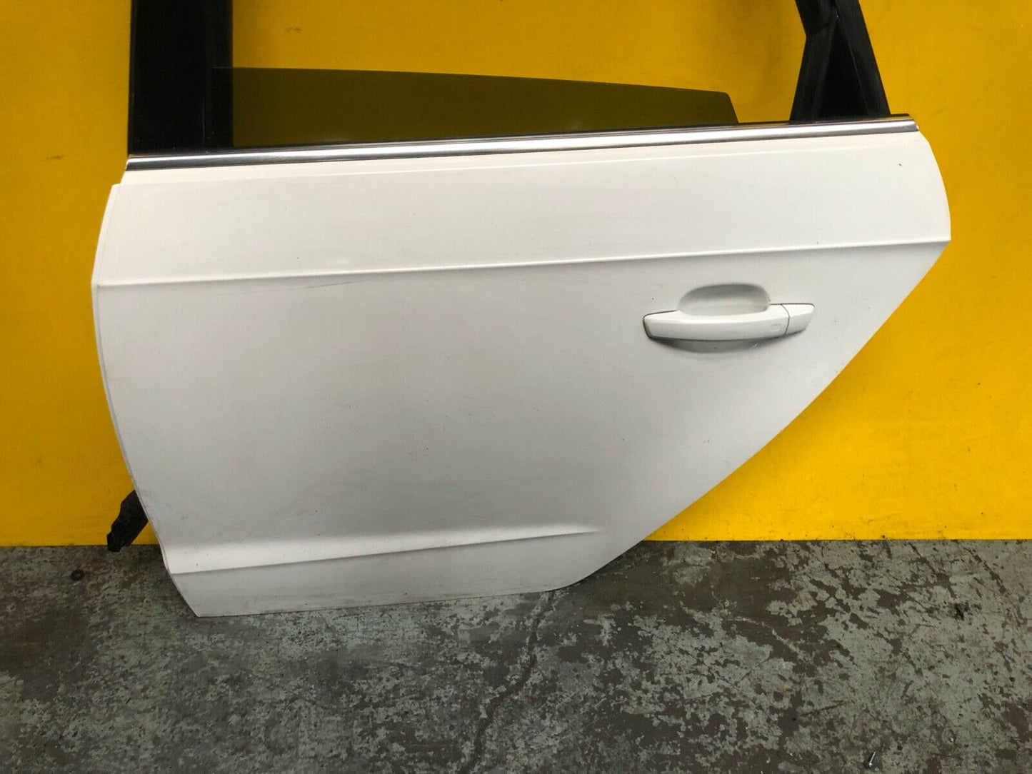 AUDI A3 8V MK3 DOOR PASSENGER SIDE REAR LEFT WITH GLASS IN WHITE