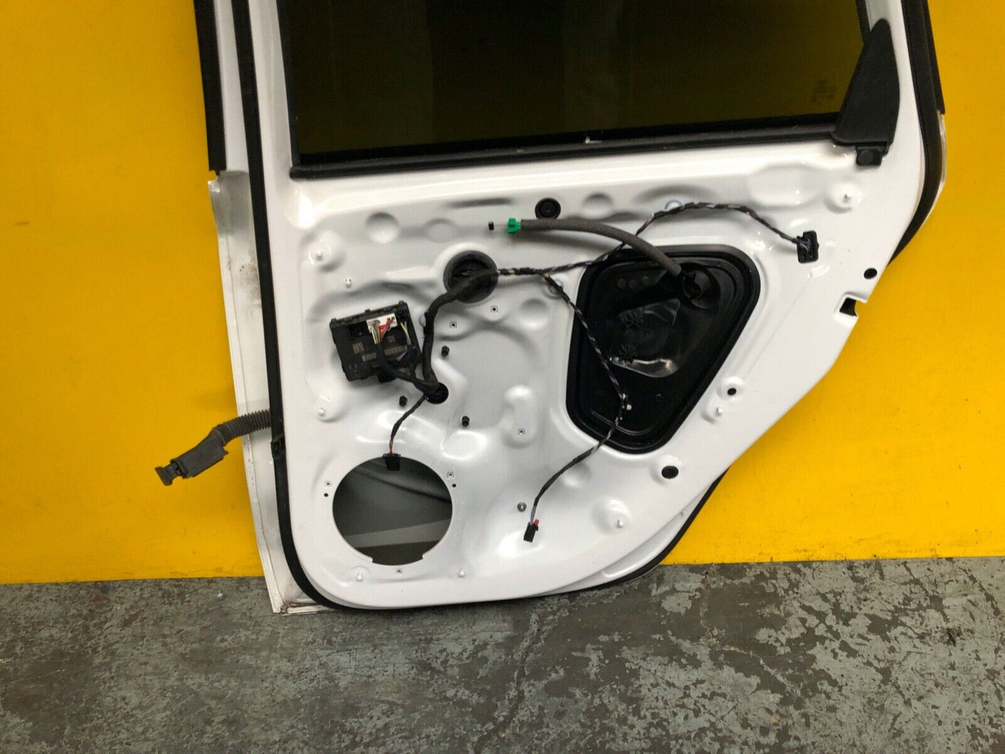 AUDI A3 8Y MK4 DOOR DRIVER SIDE REAR RIGHT WITH GLASS IN WHITE