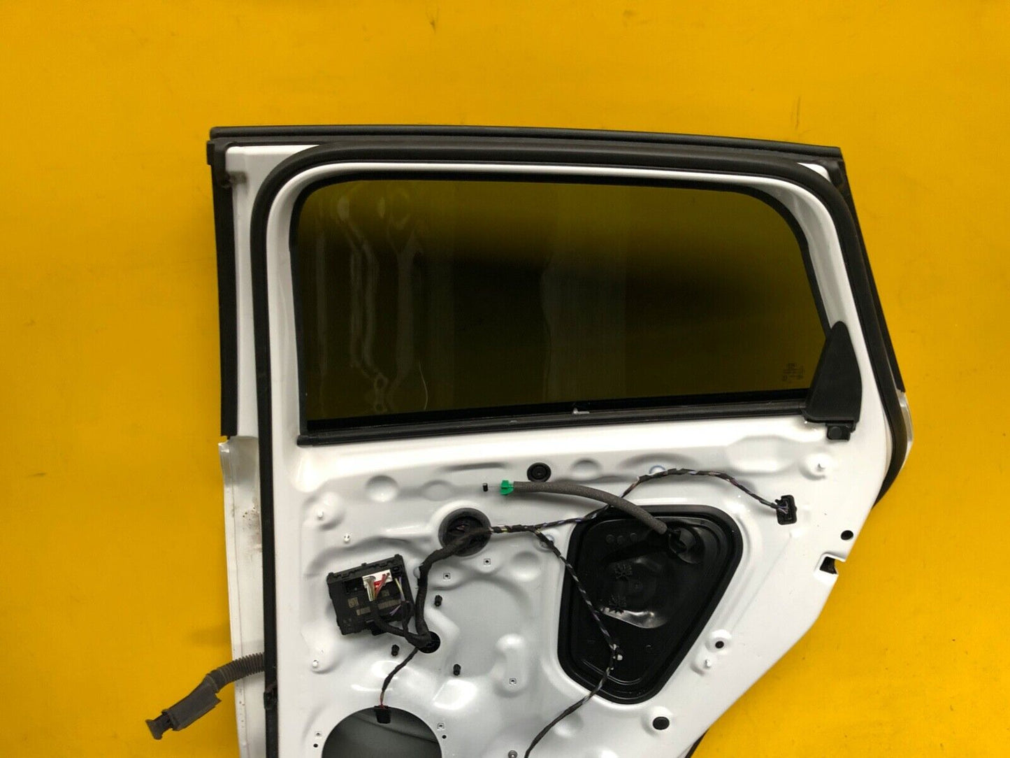 AUDI A3 8Y MK4 DOOR DRIVER SIDE REAR RIGHT WITH GLASS IN WHITE