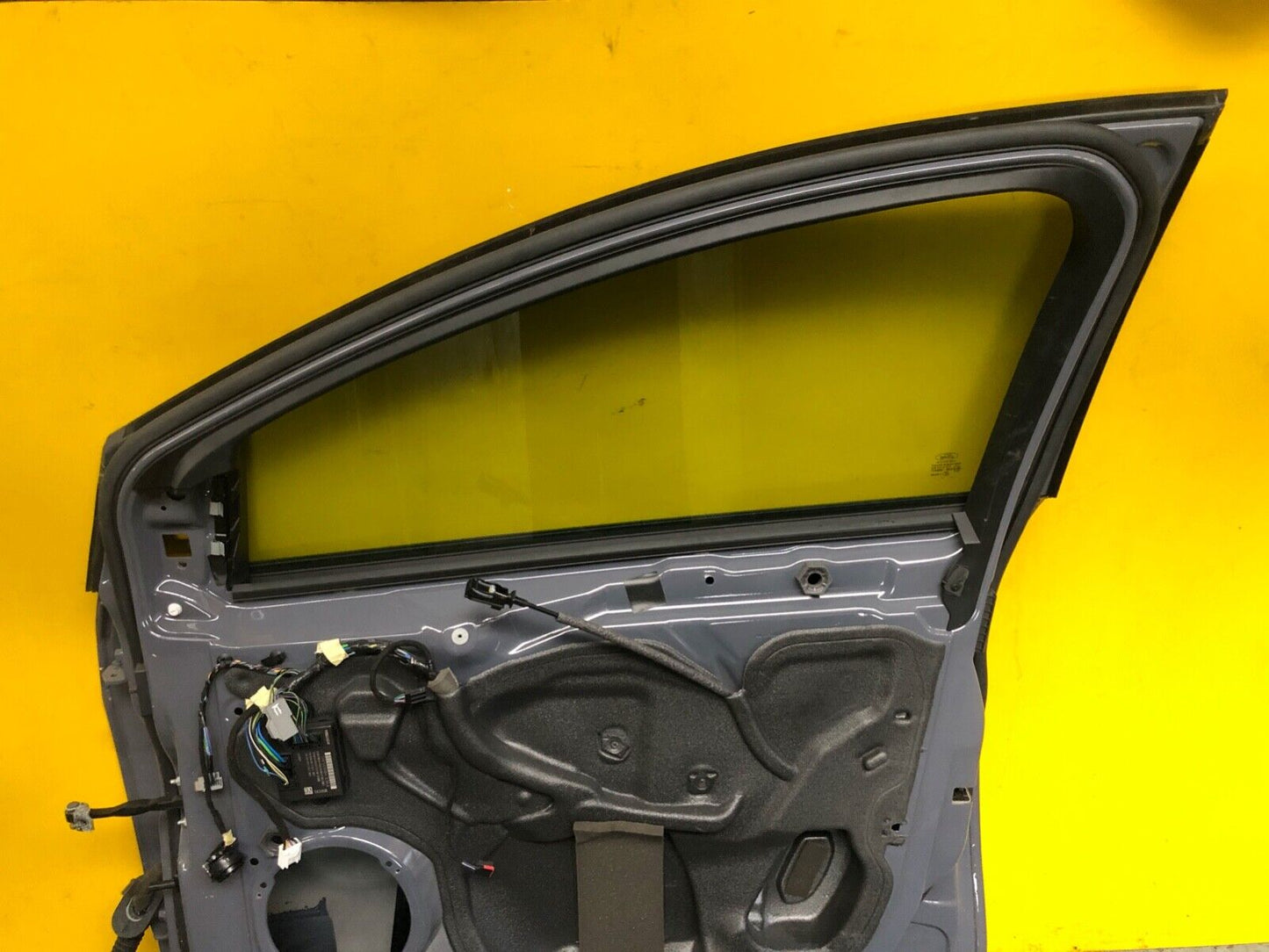 FORD FOCUS MK3 2011-2018 DOOR DRIVER SIDE FRONT RIGHT WITH GLASS IN GREY