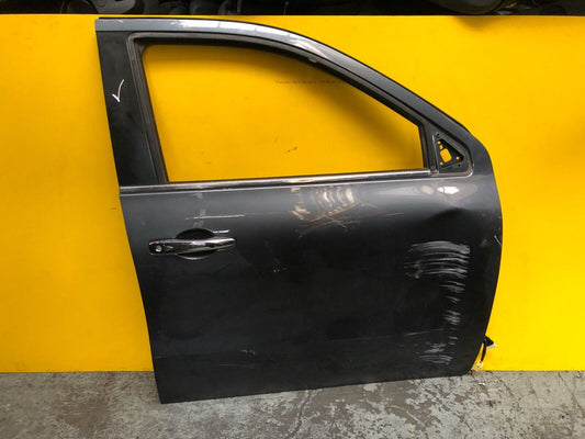 MERCEDES BENZ X CLASS W470 DOOR DRIVER SIDE FRONT RIGHT WITH GLASS DAMAGED