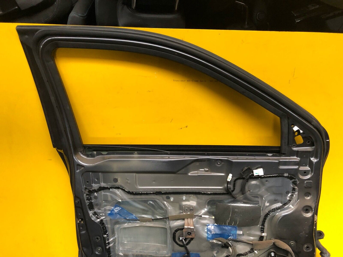 MERCEDES BENZ X CLASS W470 DOOR PASSENGER SIDE FRONT LEFT WITH GLASS