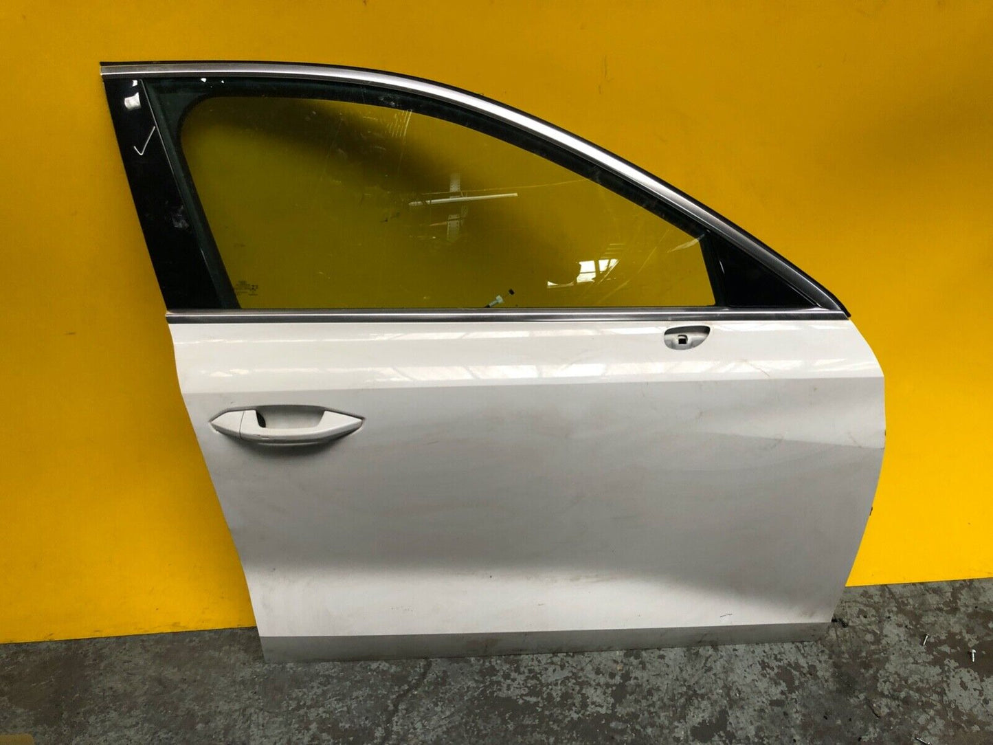 AUDI A3 8Y MK4 DOOR DRIVER SIDE FRONT RIGHT WITH GLASS IN WHITE