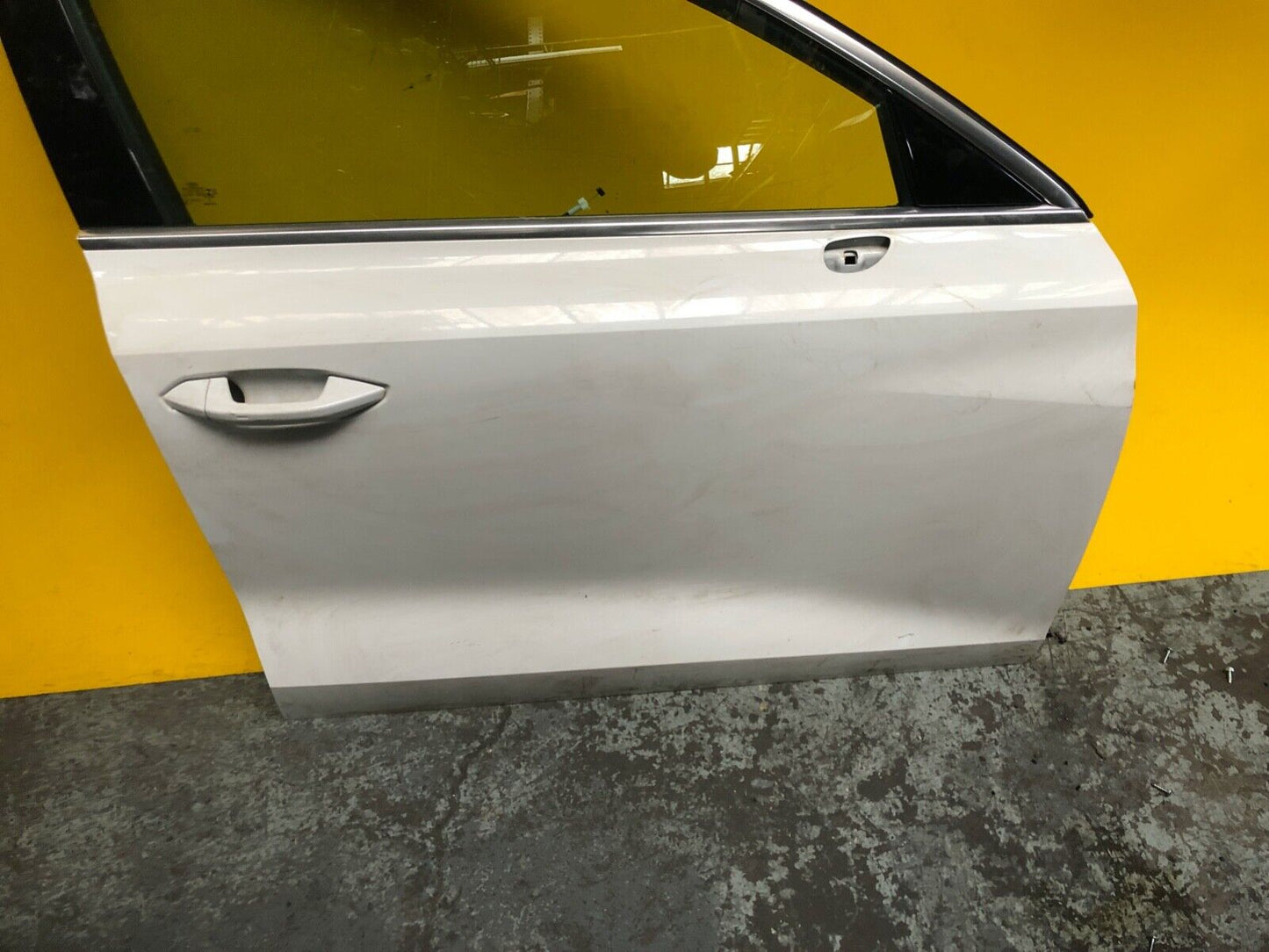 AUDI A3 8Y MK4 DOOR DRIVER SIDE FRONT RIGHT WITH GLASS IN WHITE