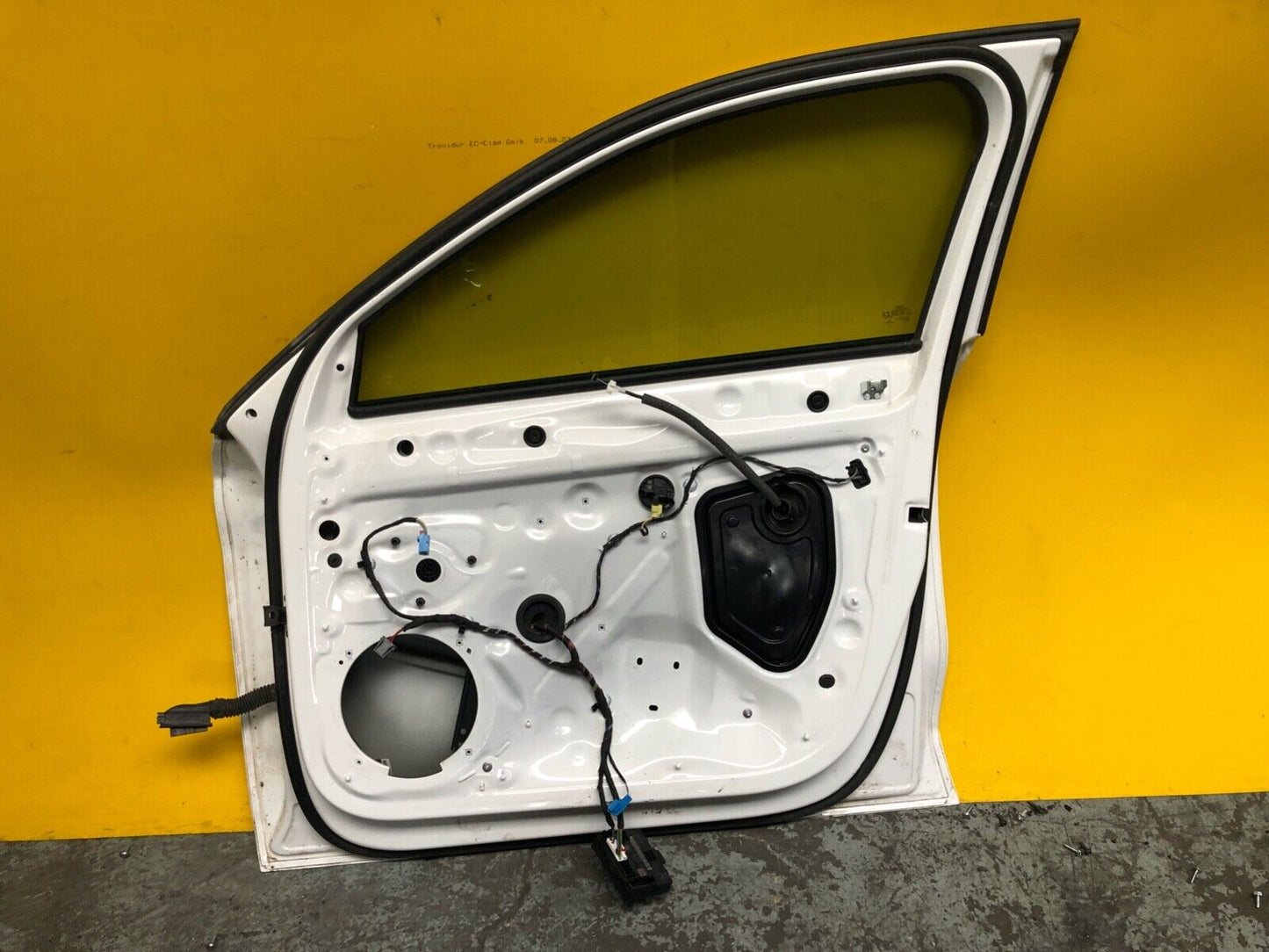 AUDI A3 8Y MK4 DOOR DRIVER SIDE FRONT RIGHT WITH GLASS IN WHITE