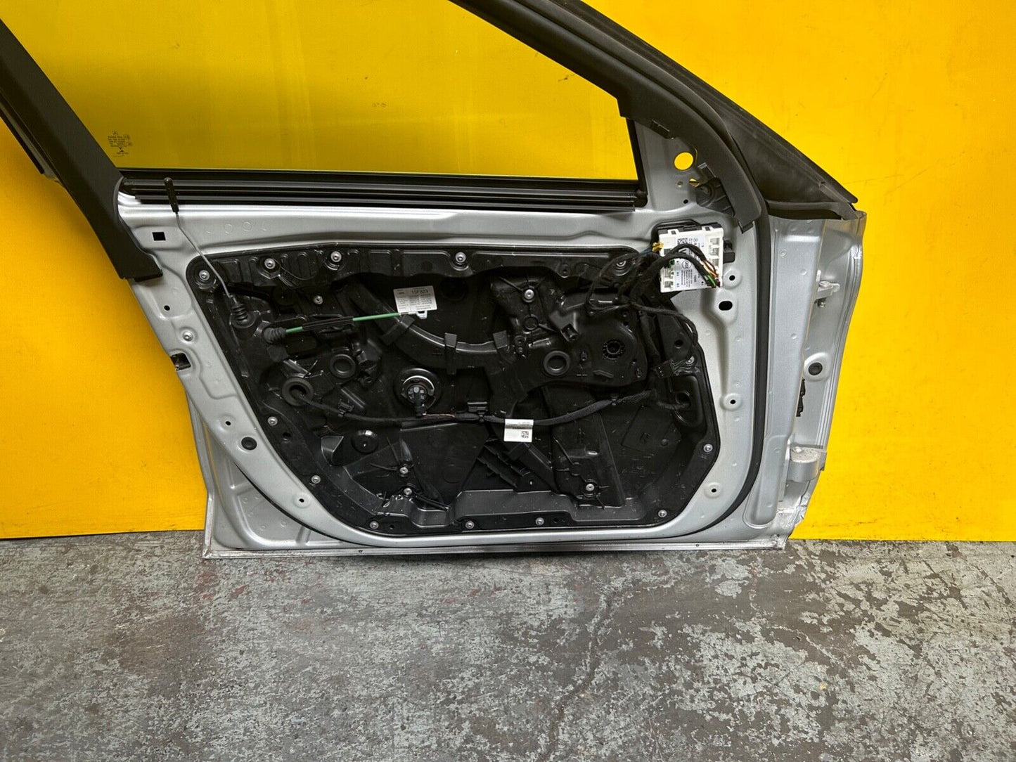 MERCEDES C CLASS W205 2014 - 2021 DOOR PASSENGER SIDE FRONT LEFT WITH GLASS