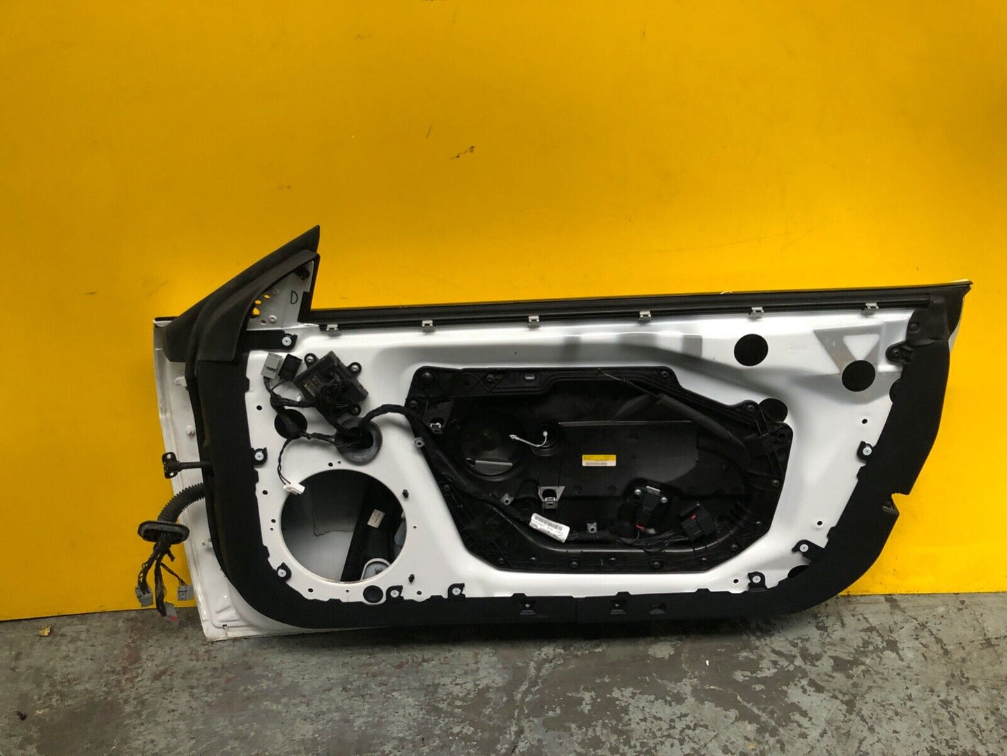 JAGUAR F TYPE 2013 - 2024 X152 DOOR DRIVER SIDE FRONT RIGHT IN WHITE NO GLASS