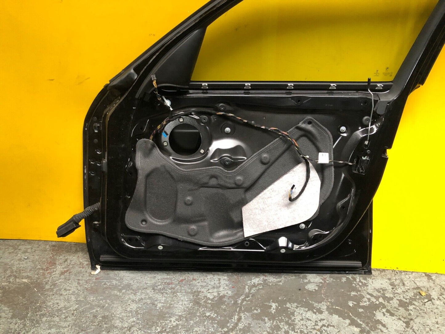 BMW 3 SERIES F30 2011 - 2019 DOOR DRIVER SIDE FRONT RIGHT COMPLETE WITH GLASS