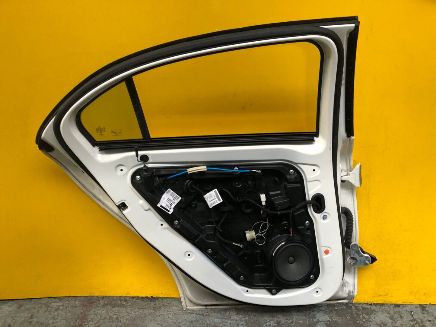 MERCEDES BENZ A CLASS W176 2012-2018 DOOR PASSENGER SIDE REAR LEFT WITH GLASS