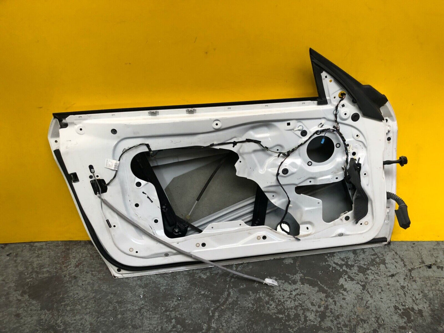 BMW 2 M2 SERIES F22 F23 F87 PASSENGER SIDE DOOR LEFT WITHOUT GLASS WHITE