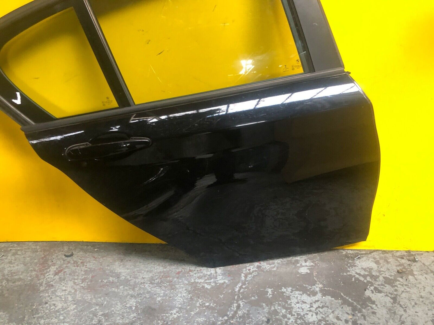 BMW 1 SERIES F20 2011-2019 DOOR DRIVER SIDE REAR RIGHT COMPLETE WITH GLASS