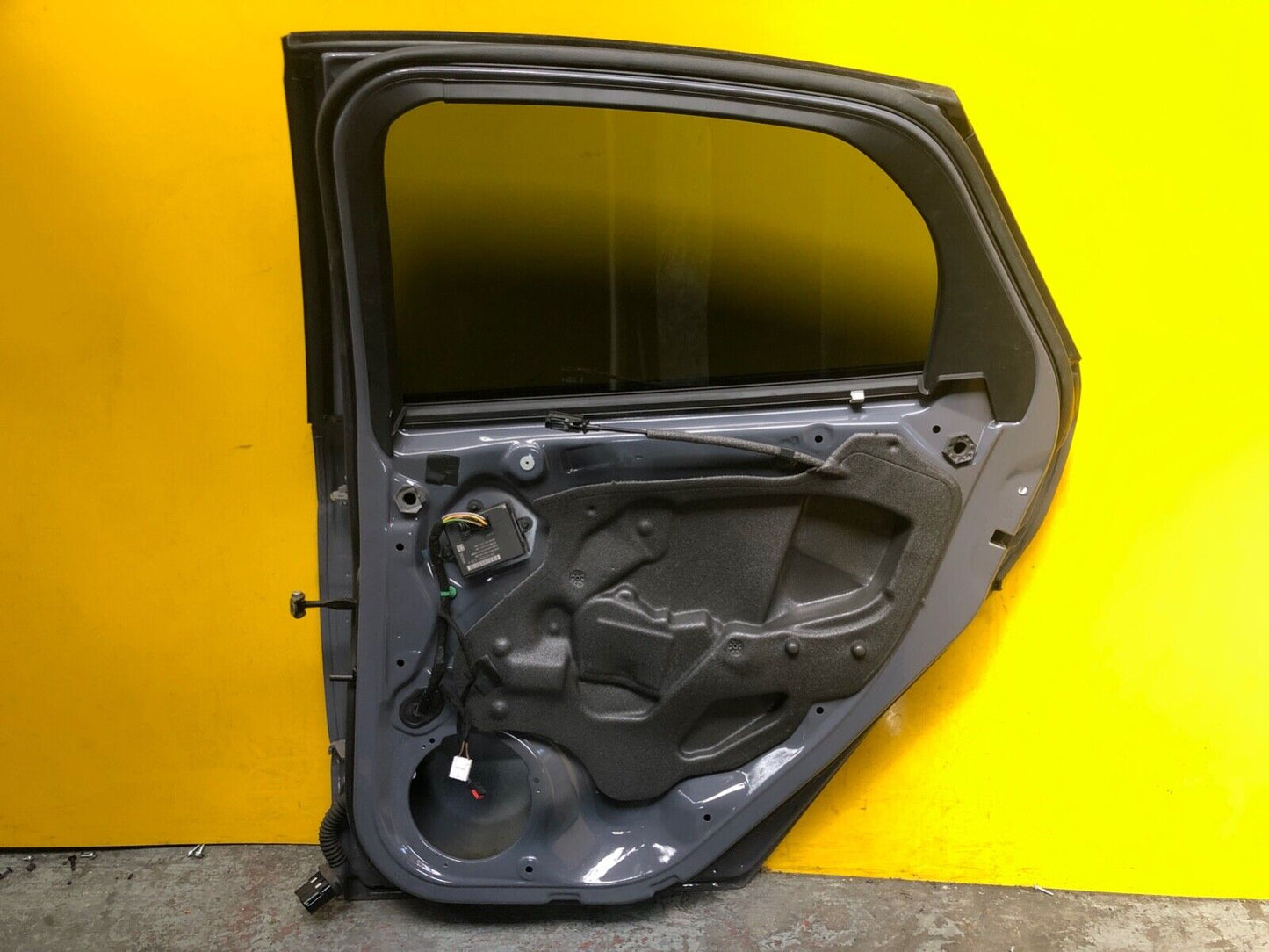 FORD FOCUS MK3 2011-2018 DOOR DRIVER SIDE REAR RIGHT WITH GLASS IN GREY