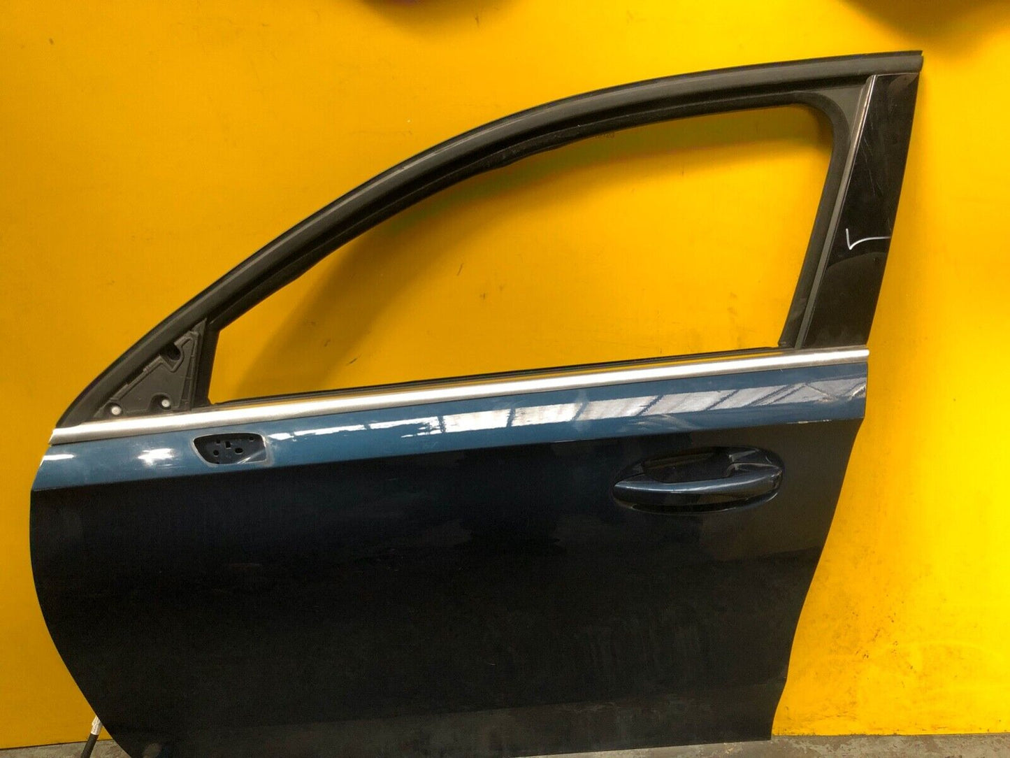 MERCEDES BENZ A CLASS HATCHBACK W177 DOOR PASSENGER SIDE FRONT LEFT WITH GLASS