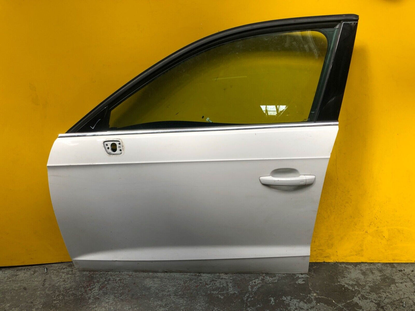 AUDI A3 8V MK3 DOOR PASSENGER SIDE FRONT LEFT WITH GLASS IN WHITE