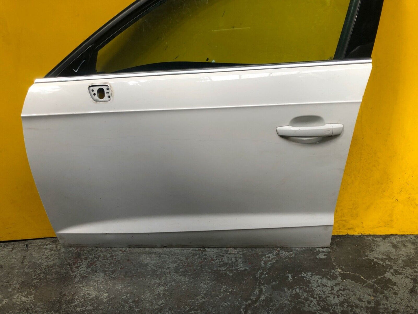 AUDI A3 8V MK3 DOOR PASSENGER SIDE FRONT LEFT WITH GLASS IN WHITE