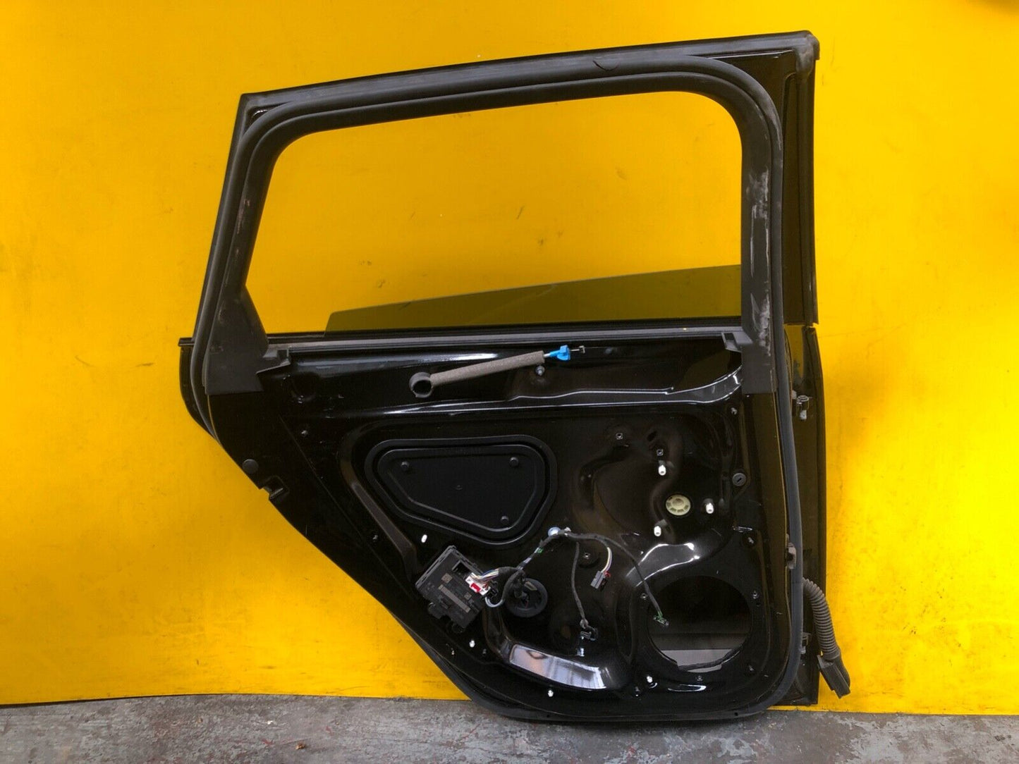 AUDI A3 8V MK3 DOOR PASSENGER SIDE REAR LEFT WITH GLASS