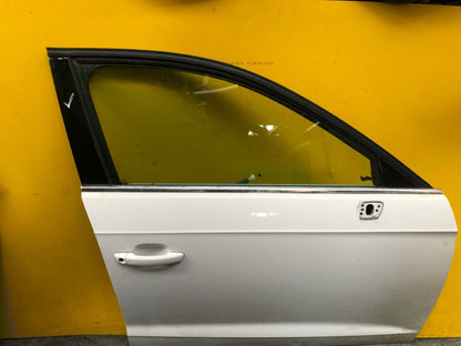 AUDI A3 8V MK3 DOOR DRIVER SIDE FRONT RIGHT WITH GLASS IN WHITE