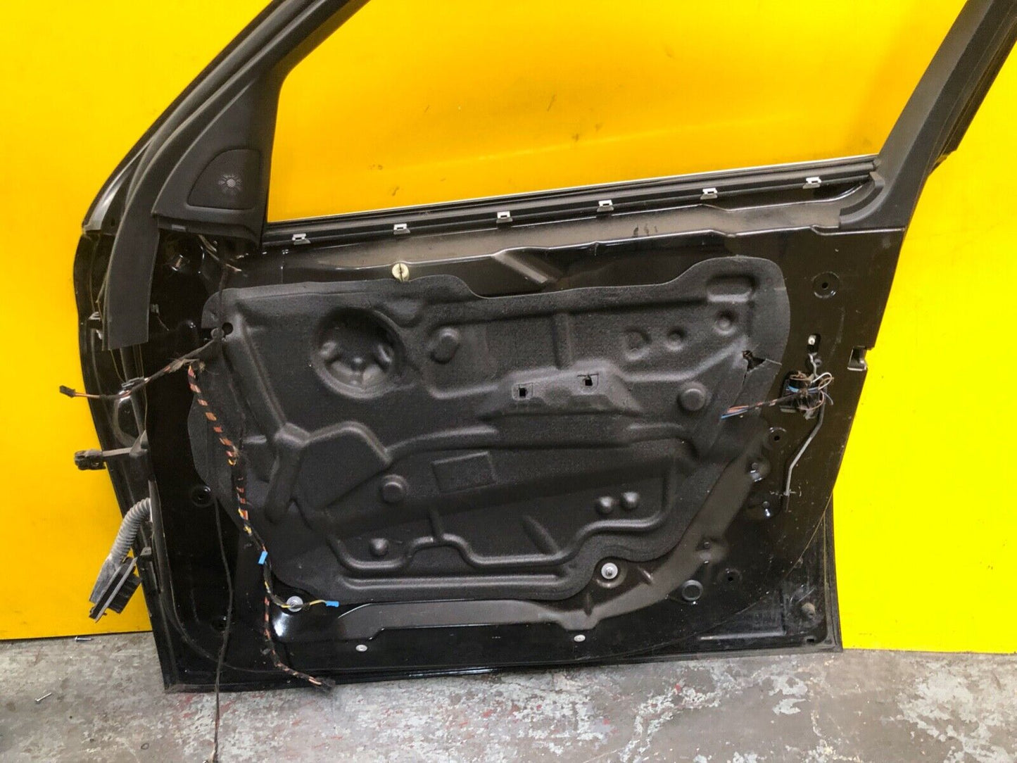 BMW X6 E71 2008 - 2014 DOOR DRIVER SIDE FRONT RIGHT COMPLETE WITH GLASS