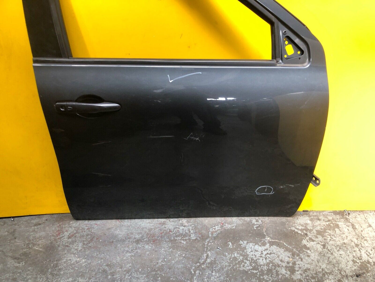 MERCEDES BENZ X CLASS W470 DOOR DRIVER SIDE FRONT RIGHT WITH GLASS