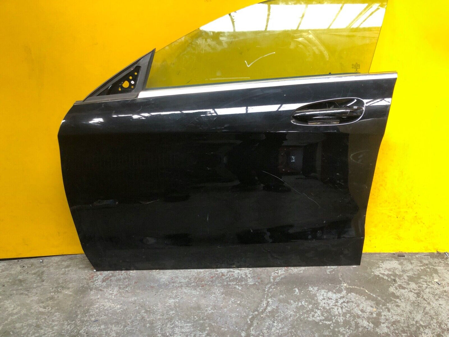 MERCEDES CLA W117 2013-2018 DOOR PASSENGER SIDE FRONT LEFT WITH GLASS