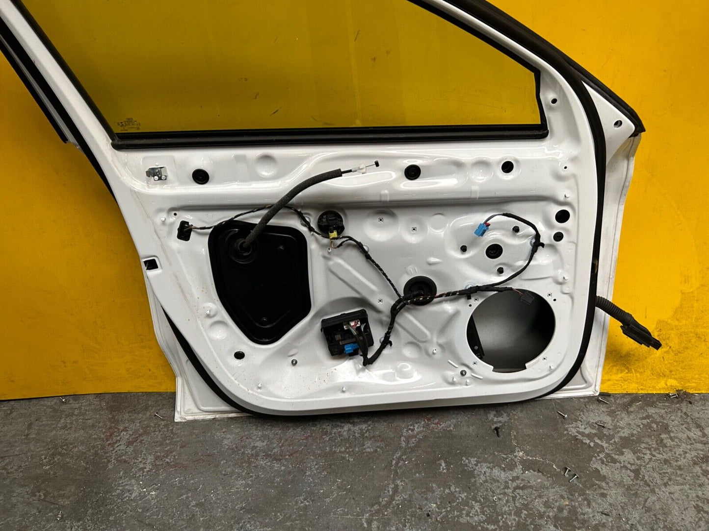 AUDI A3 8Y MK4 DOOR PASSENGER SIDE FRONT LEFT WITH GLASS IN WHITE