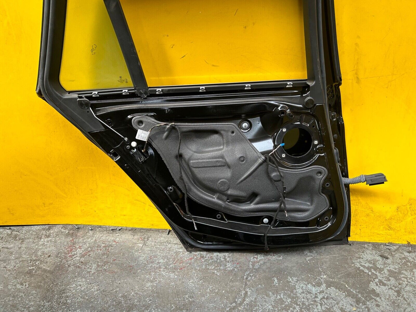 BMW 3 SERIES F31 TOURING 2011-2019 DOOR PASSENGER SIDE REAR LEFT COMPLETE