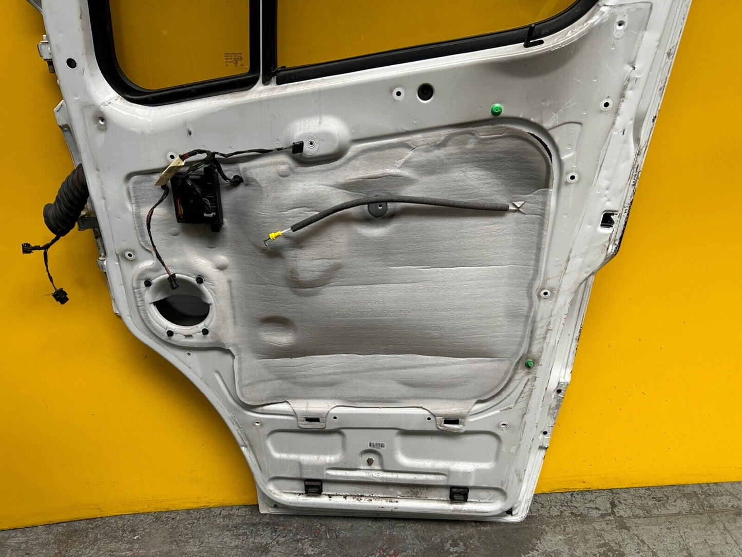 MERCEDES SPRINTER W906 DOOR DRIVER SIDE FRONT IN WHITE 08-14