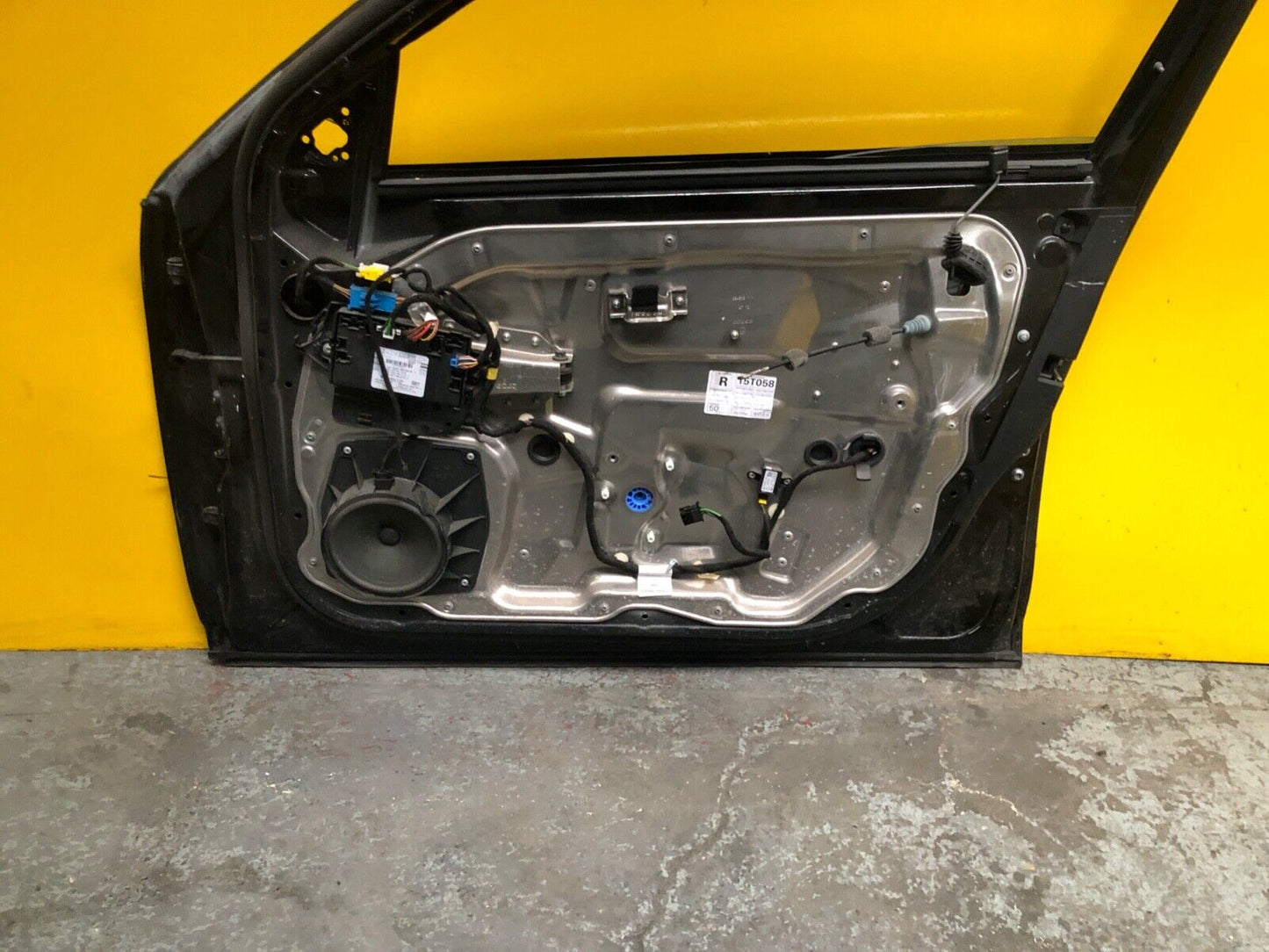 MERCEDES BENZ S CLASS W221 DOOR DRIVER SIDE FRONT RIGHT COMPLETE