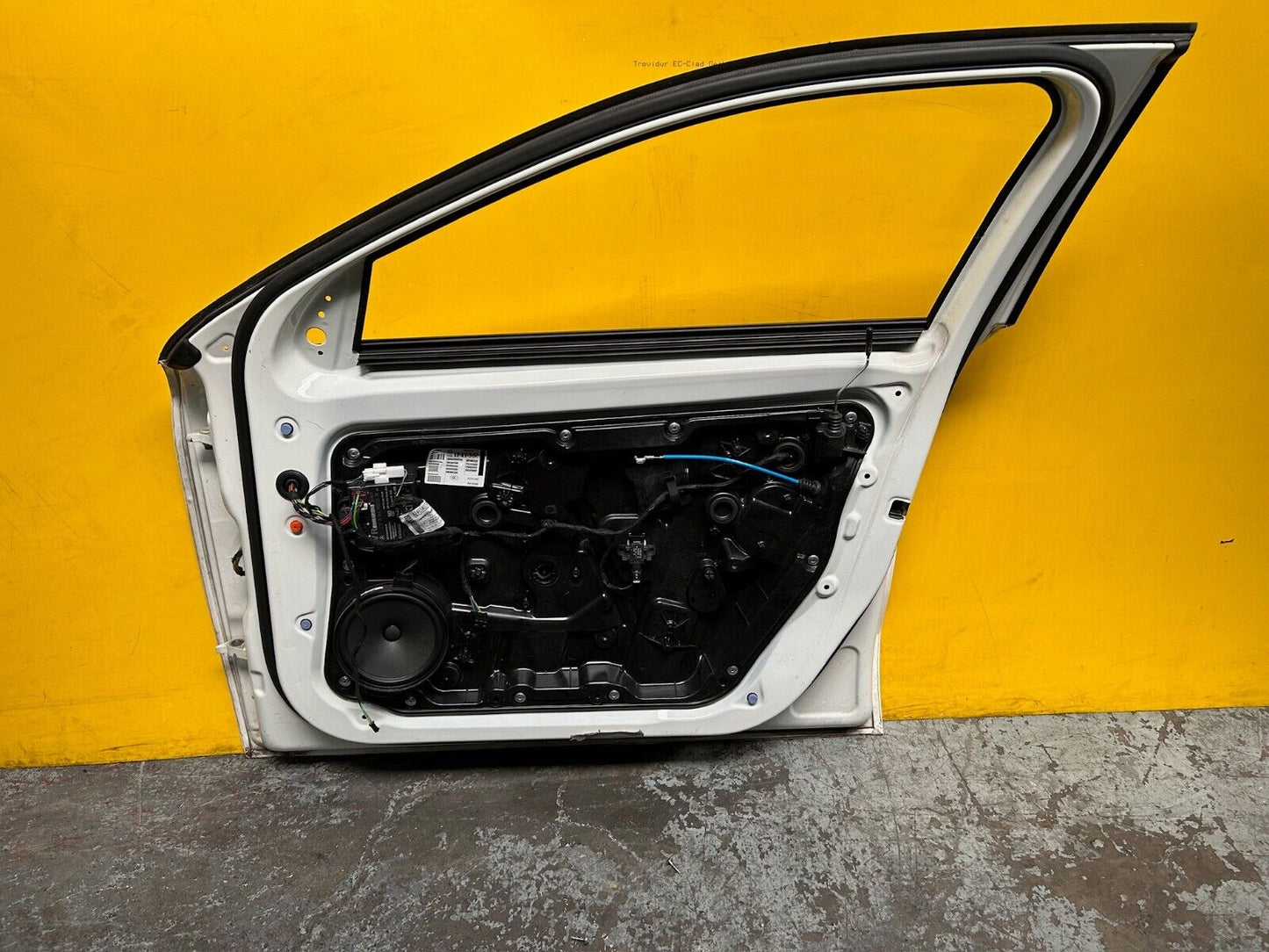 MERCEDES BENZ GLA X156 W156 DOOR DRIVER SIDE FRONT RIGHT WITH GLASS COMPLETE