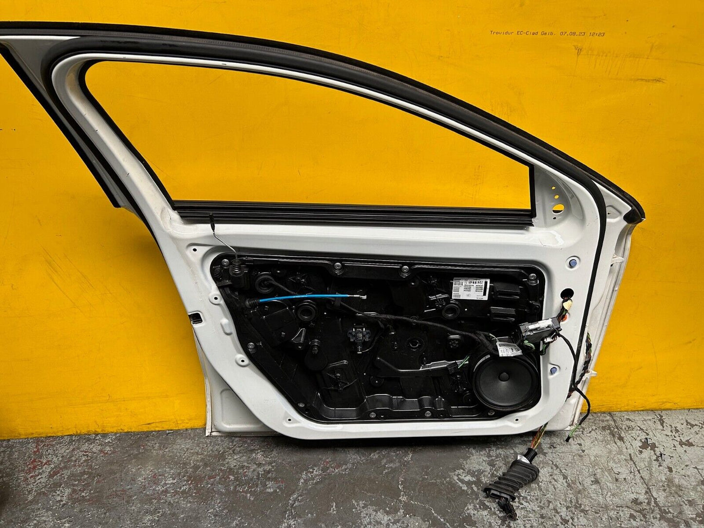 MERCEDES BENZ GLA X156 W156 DOOR PASSENGER SIDE FRONT LEFT WITH GLASS COMPLETE