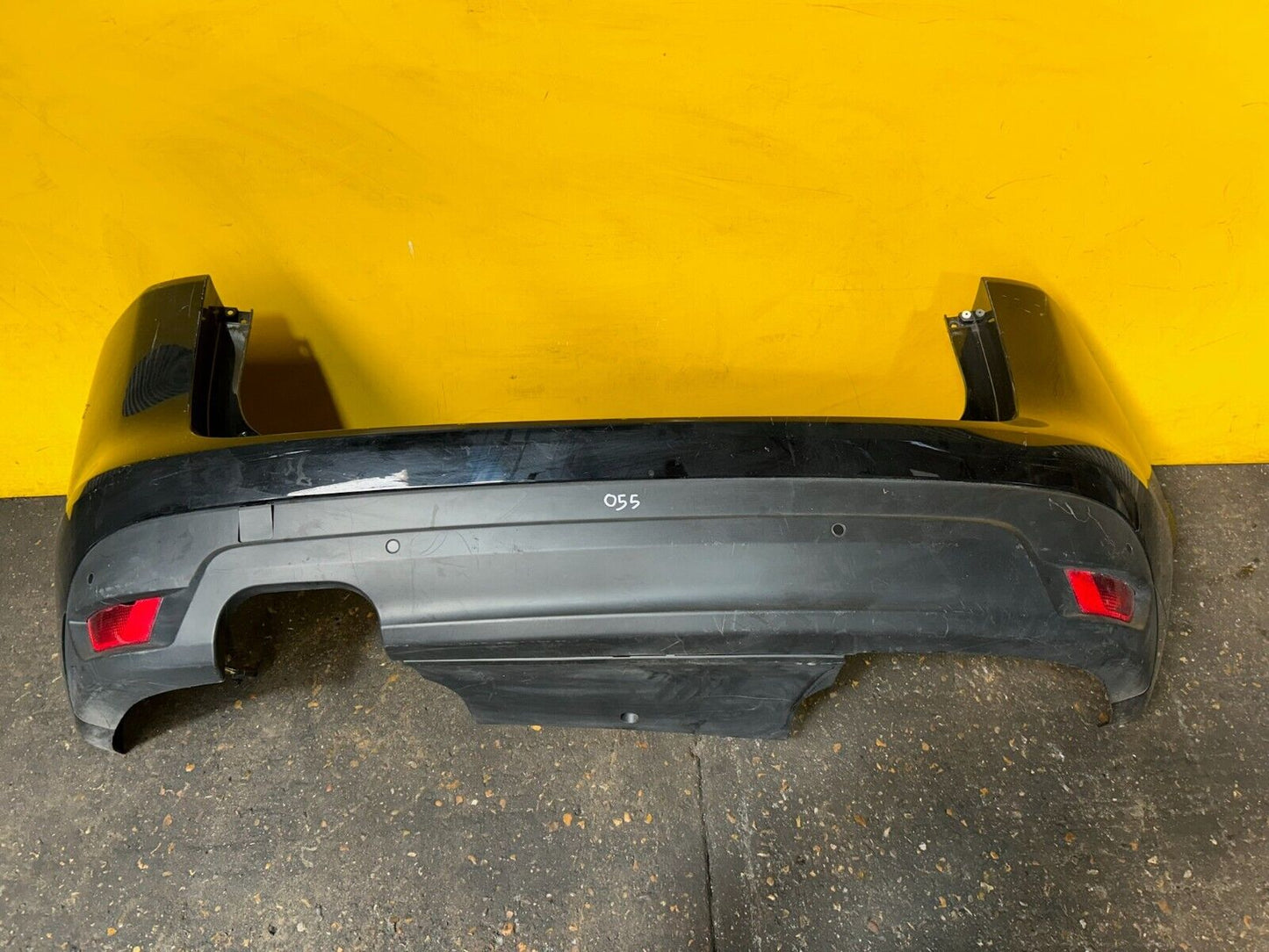 JAGUAR F PACE X761 2015 - 2018 REAR BUMPER COMPLETE WITH PDC SENSORS