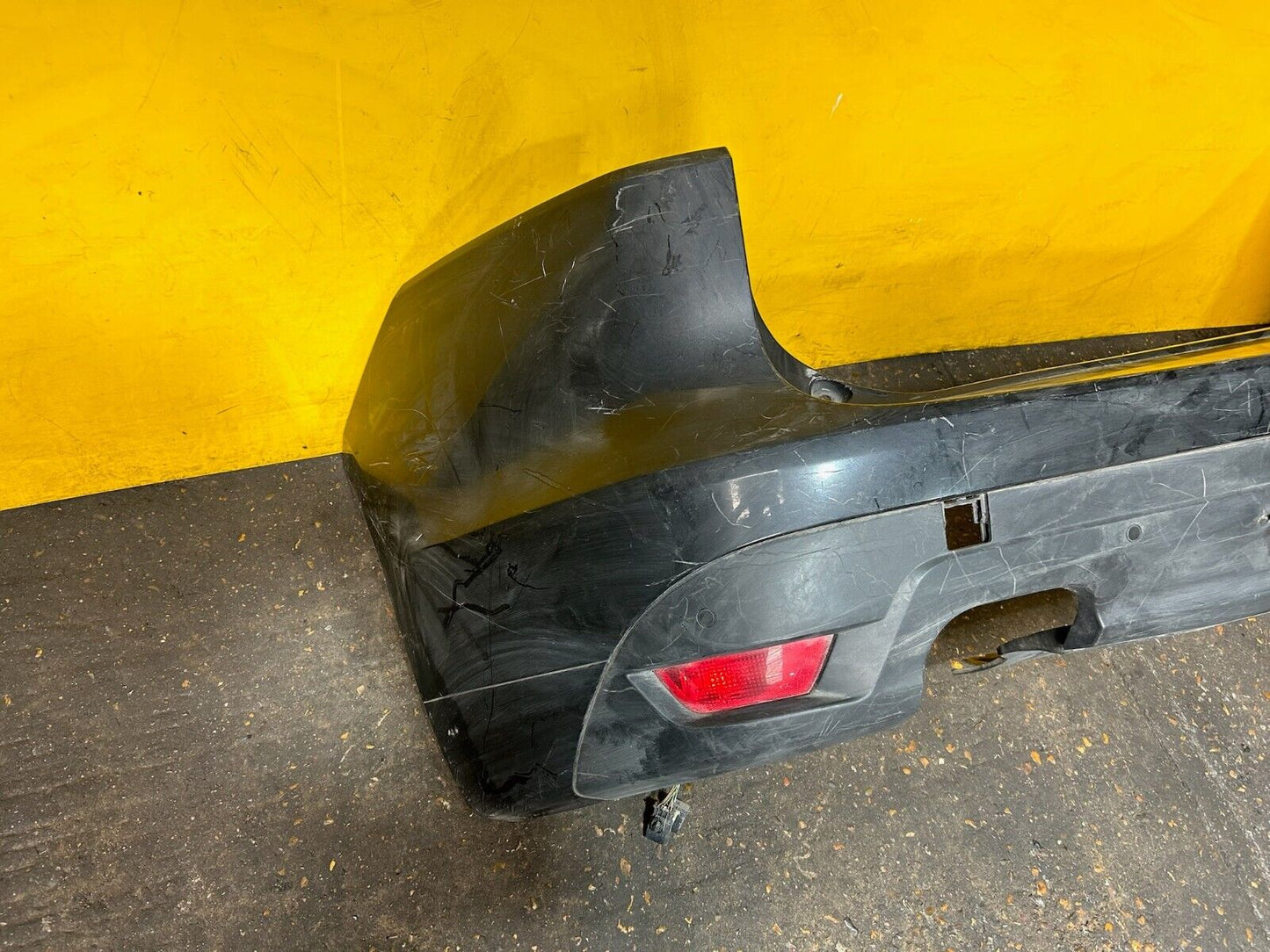 JAGUAR F PACE X761 2015 - 2018 REAR BUMPER COMPLETE WITH PDC SENSORS