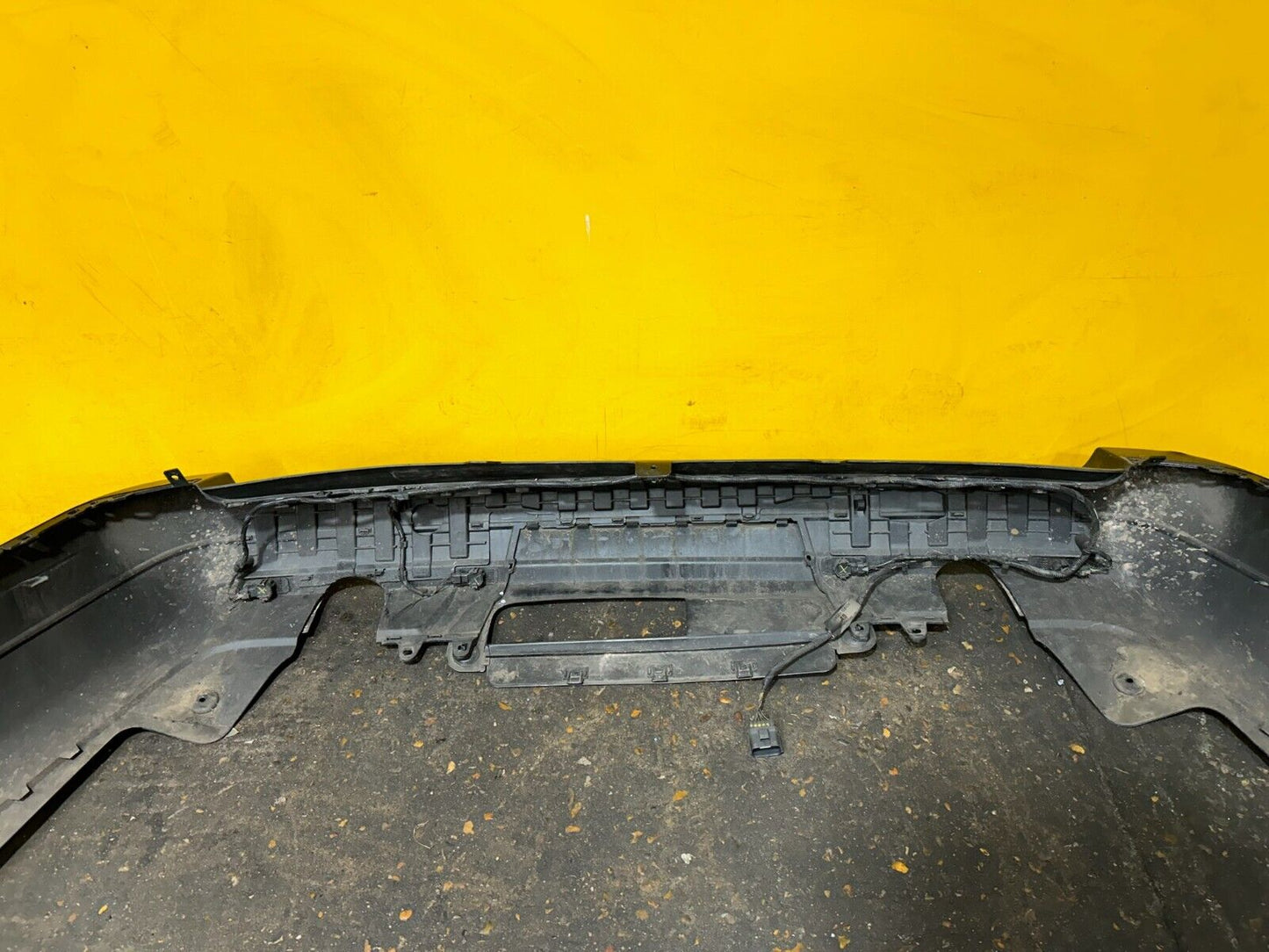 RANGE ROVER VOGUE L405 2013 - 2016 REAR BUMPER WITH PDC HOLES GENUINE