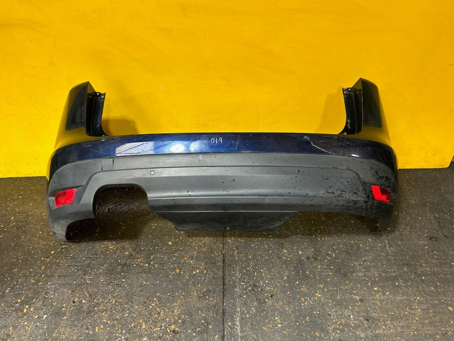 JAGUAR F PACE X761 2015 - 2018 REAR BUMPER COMPLETE WITH PDC SENSORS