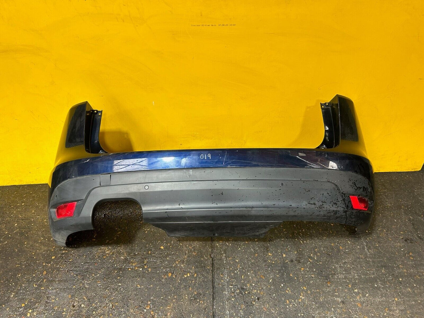 JAGUAR F PACE X761 2015 - 2018 REAR BUMPER COMPLETE WITH PDC SENSORS