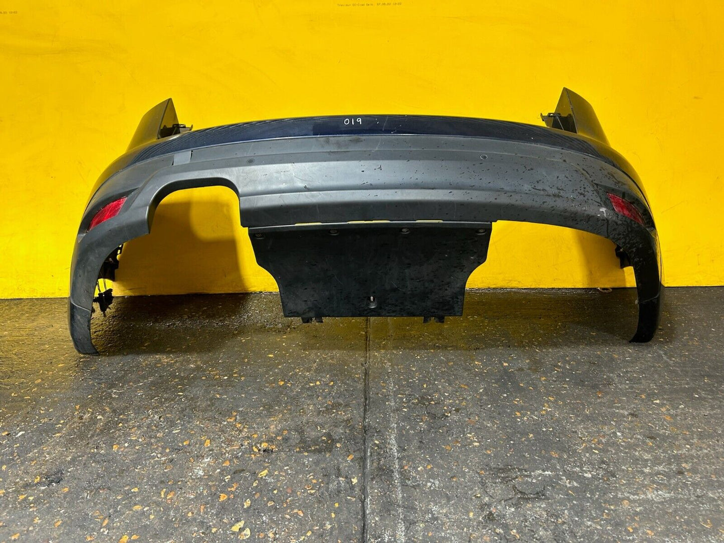 JAGUAR F PACE X761 2015 - 2018 REAR BUMPER COMPLETE WITH PDC SENSORS