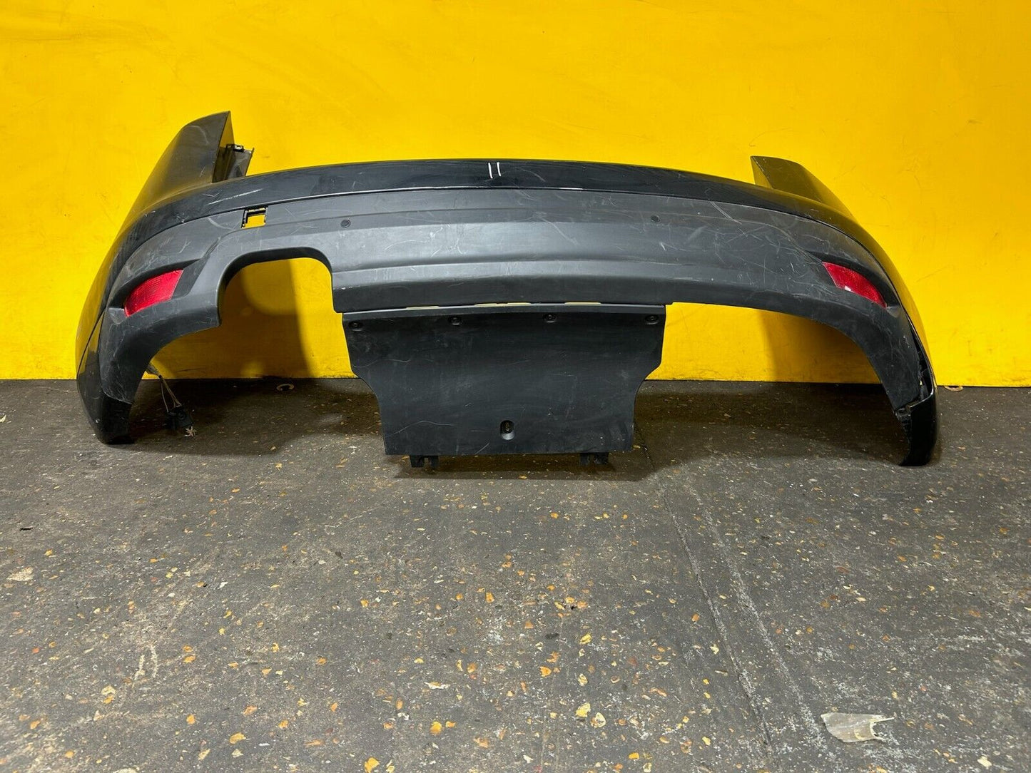 JAGUAR F PACE X761 2015 - 2018 REAR BUMPER COMPLETE WITH PDC SENSORS