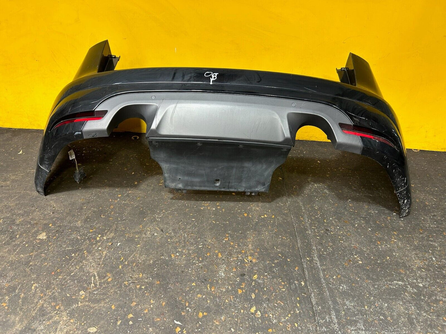 JAGUAR F PACE X761 2015 - 2018 REAR BUMPER COMPLETE WITH PDC SENSORS