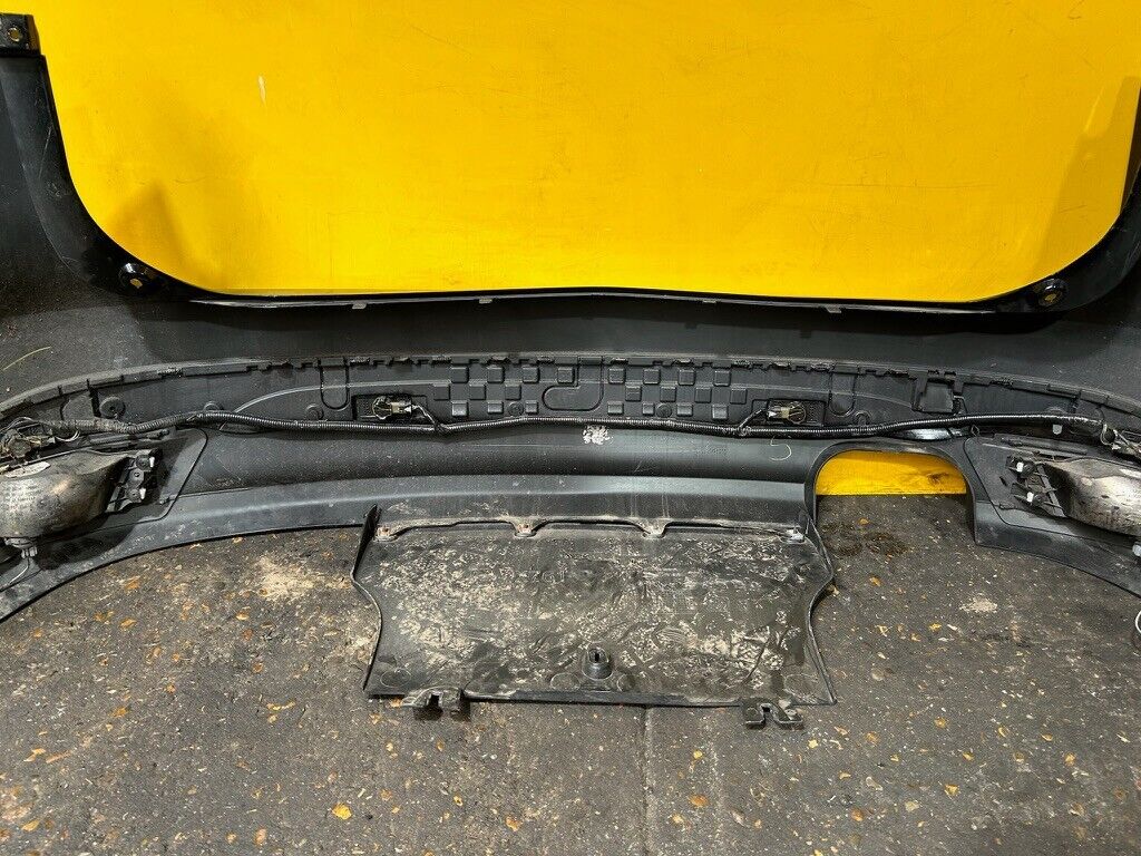 JAGUAR F PACE X761 2015 - 2018 REAR BUMPER COMPLETE WITH PDC SENSORS