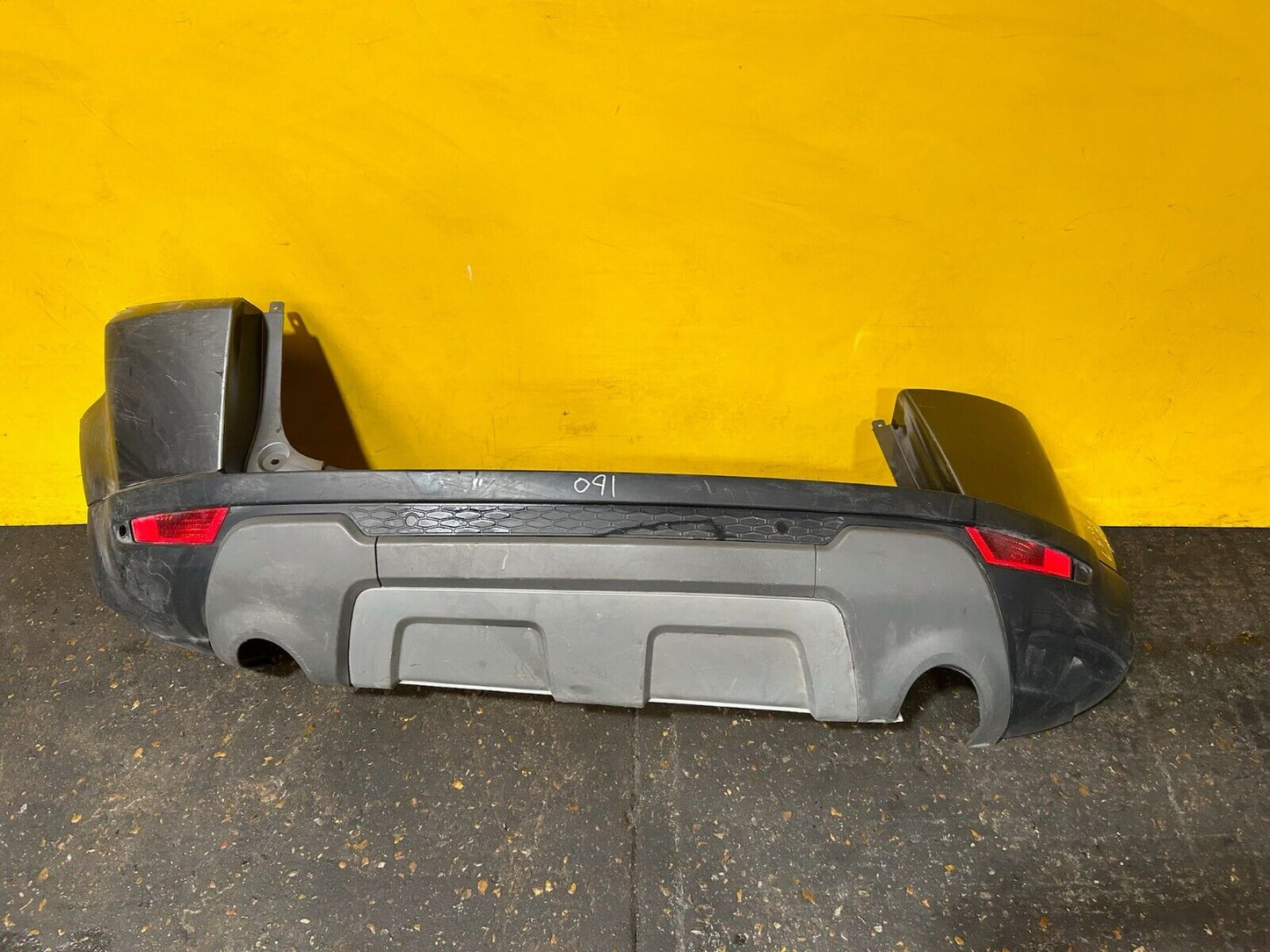 RANGE ROVER EVOQUE 2011 - 2015 L538 REAR BUMPER WITH PDC HOLES GENUINE